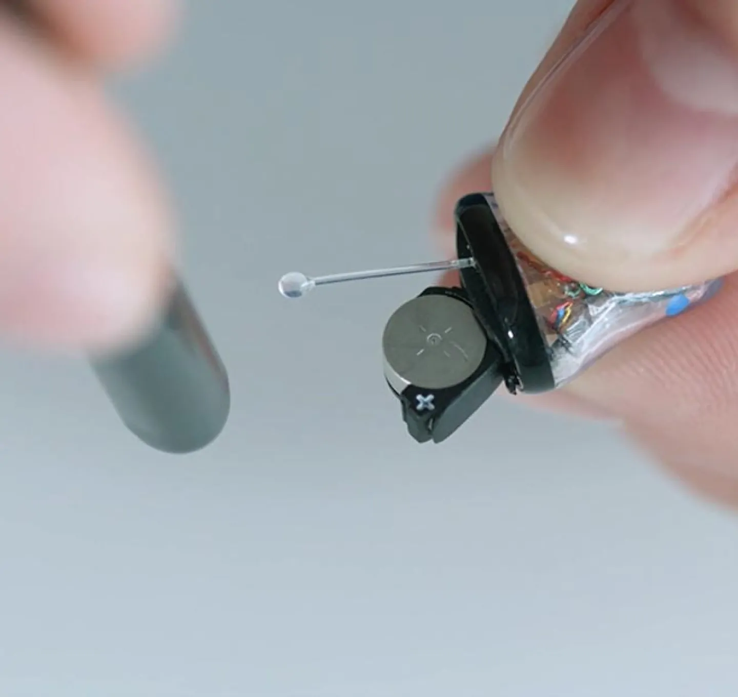 Hörgeräte-Batterien tauschen